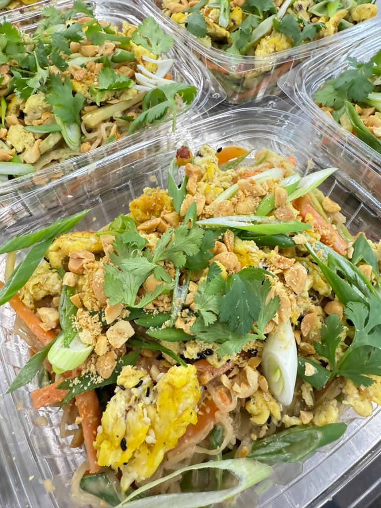 kelp noodle pad thai with sesame egg