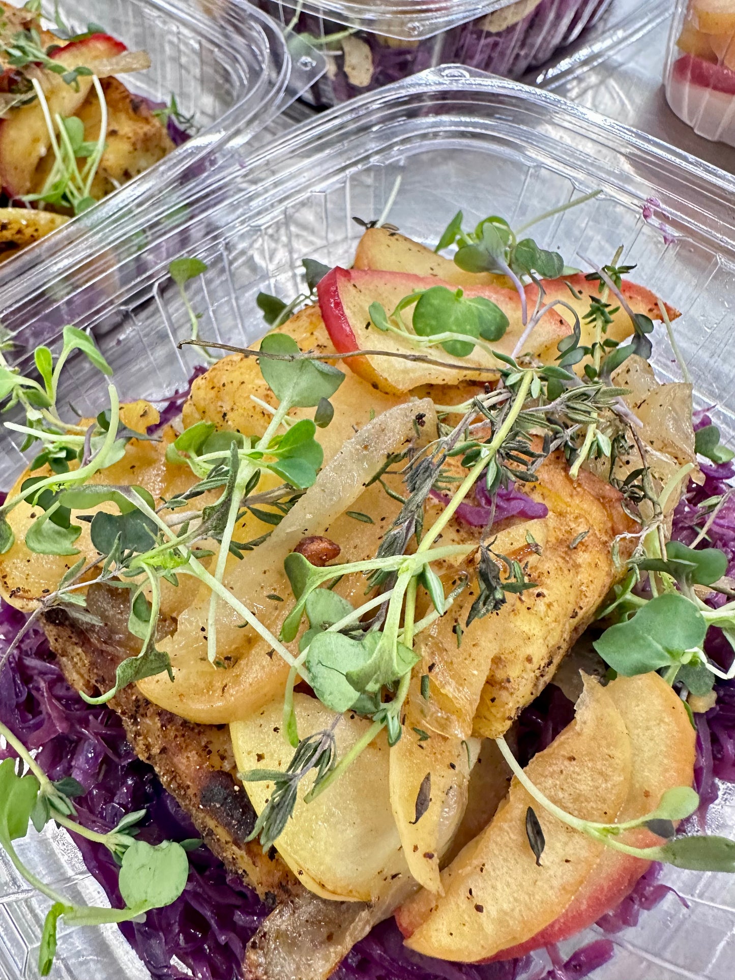 skillet tempeh with savory apples
